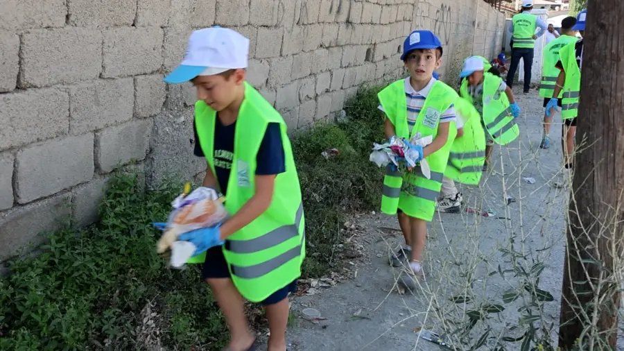 🧹 Kolektif Emekle Temiz Kentler Kampanyamız Selahattin Eyyubi ve Kurubaş Mahallelerinde Devam Etti